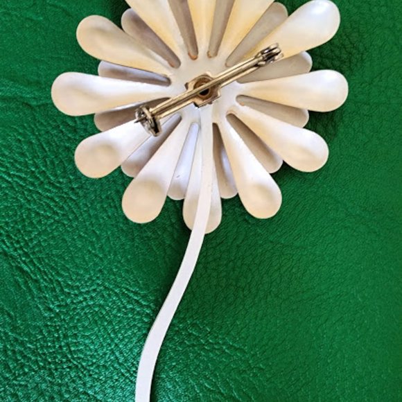 Vintage/Retro Daisy Flower Brooch - Picture 5 of 5